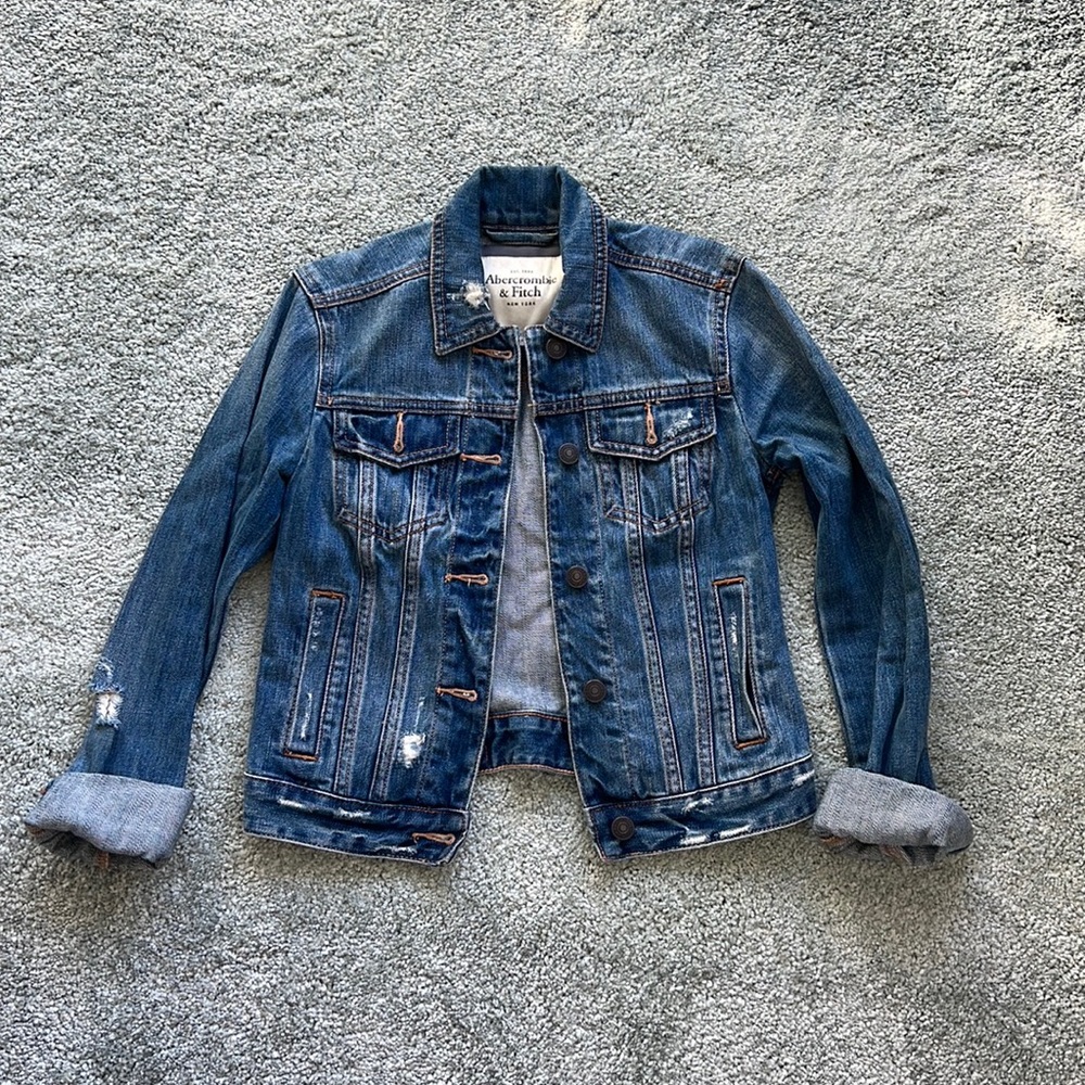 Abercrombie & Fitch women cropped denim jacket (XS)